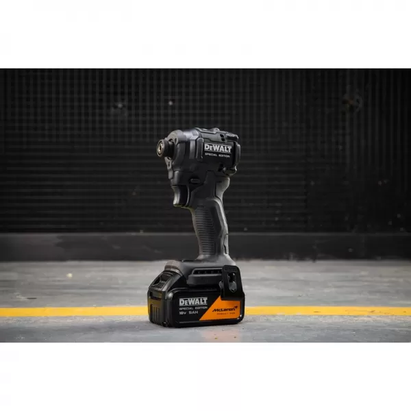 Aku rázový utahovák 18V/2x5,0Ah McLaren DeWALT DCF86MP2T