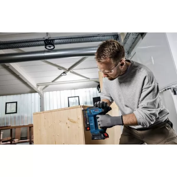 Aku hřebíkovačka do dřeva bez aku GTH 18V-35 + L-BOXX 136 Bosch 0601482701