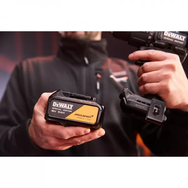 Aku příklepová vrtačka 18V/1x5,0Ah McLaren DeWALT DCD86MP1T