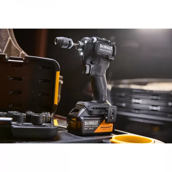 Aku rázový utahovák 18V/2x5,0Ah McLaren DeWALT DCF86MP2T