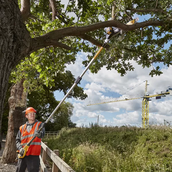 Aku prořezávací pila 18V 5,0Ah DeWALT DCMPS567P1