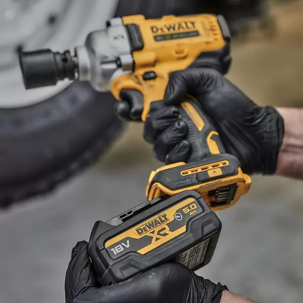 Aku rázový utahovák 18V 2x5,0Ah DeWALT DCF891P2T