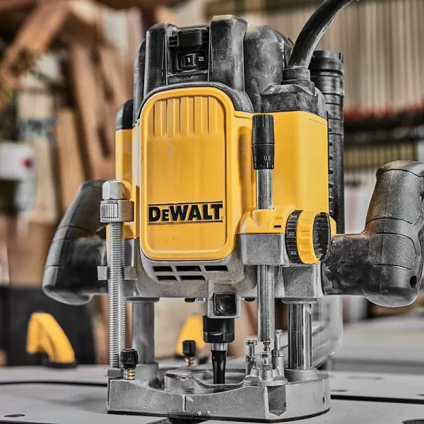 Horní frézka s regulací DeWALT DWE625KT
