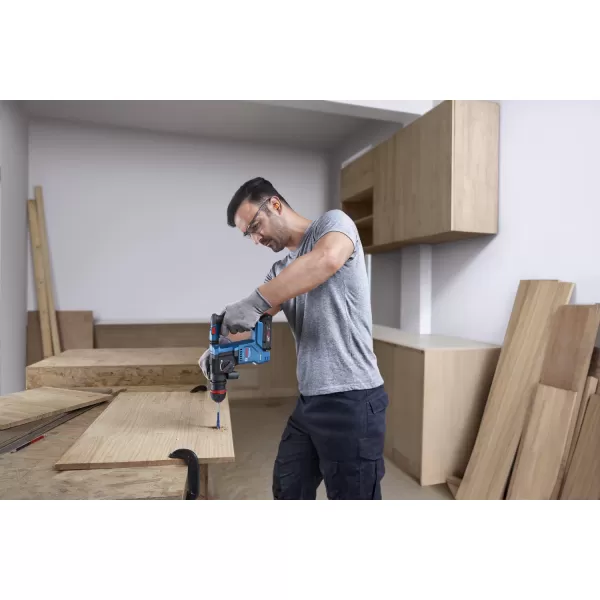 Aku vrtací kladivo s SDS plus 18V 2x4,0Ah Bosch GBH 18V-18