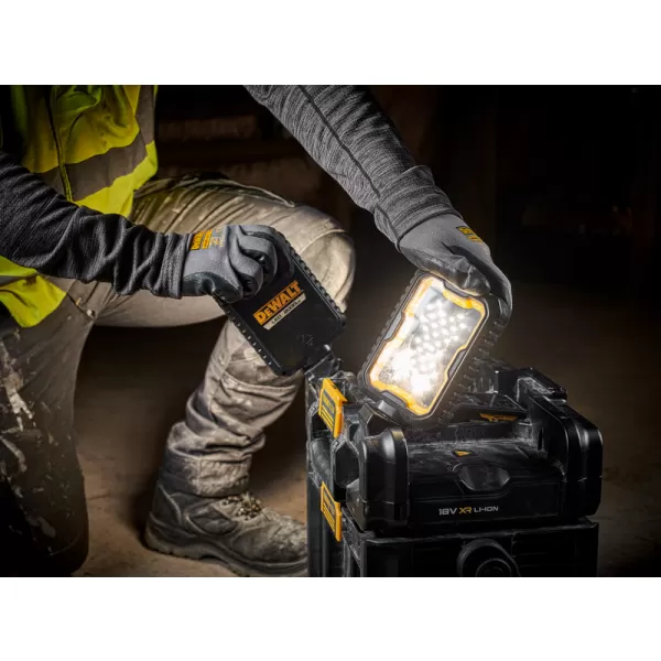 Nastavitelné pracovní světlo s úložným prostorem TOUGHSYSTEM 2.0 DeWALT DWST08061-1