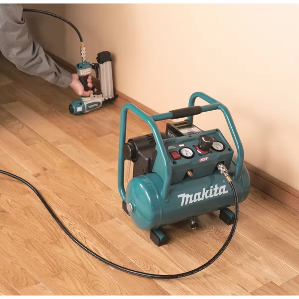 Aku kompresor Li-ion XGT 40V bez aku Makita AC001GZ