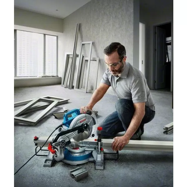 Kapovací a pokosová pila Bosch GCM 216 0601B33000