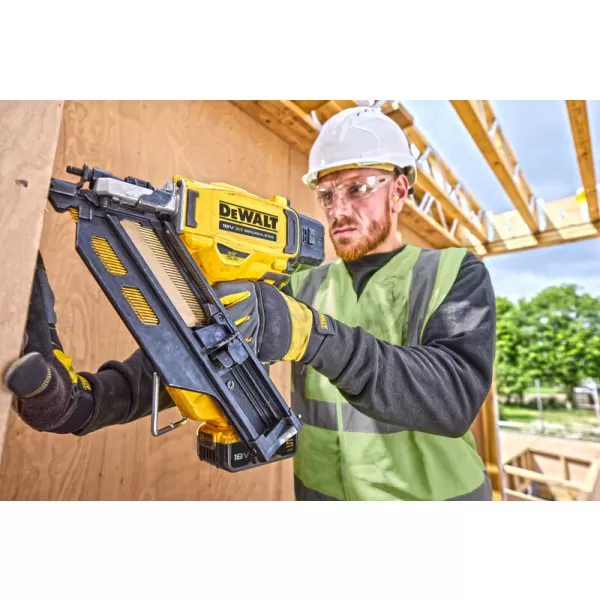 Aku tesařská hřebíkovačka 18V bez aku DeWALT DCN930N