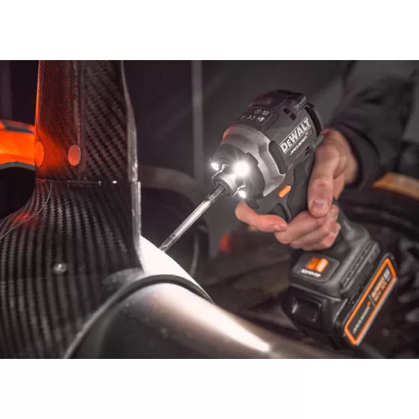 Kombosada aku nářadí 18V/2x5,0Ah limitovaná edice McLaren DeWALT DCK200MP2T