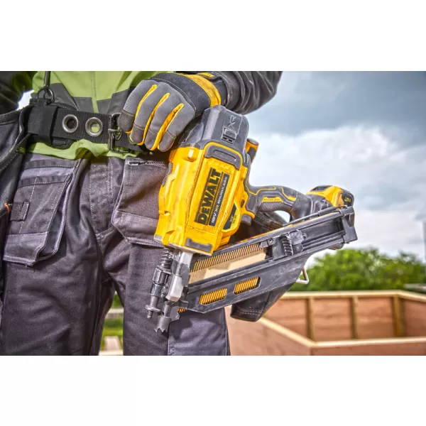 Aku tesařská hřebíkovačka 18V bez aku DeWALT DCN930N
