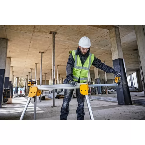 Stojan pro pokosovou pilu včetně ustavovací podložky a sady pro montáž stroje DeWALT DE7033