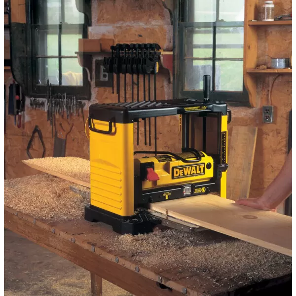 Tloušťkovací fréza DeWALT DW733