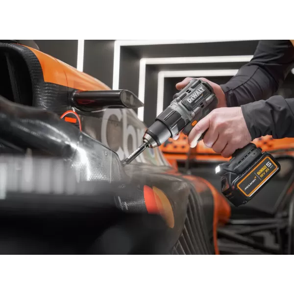 Aku příklepová vrtačka 18V/2x5,0Ah limitovaná edice McLaren DeWALT DCD85MP2T