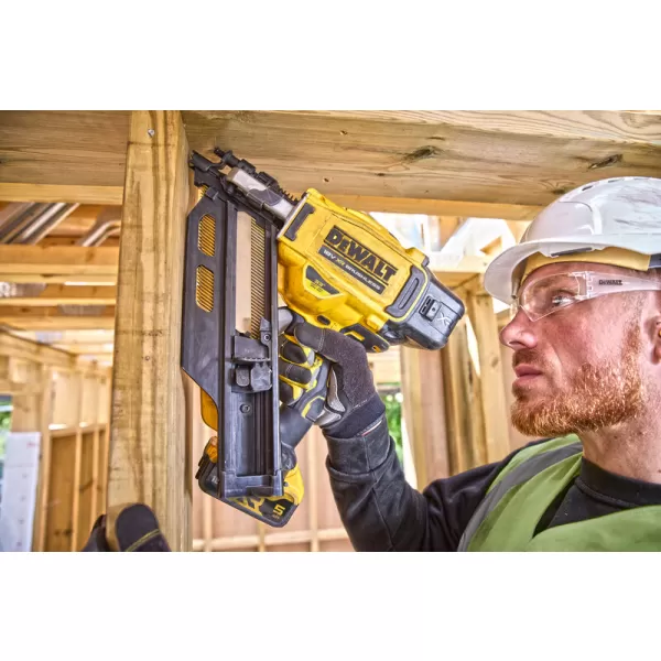 Aku tesařská hřebíkovačka 18V 2x5,0Ah DeWALT DCN930P2